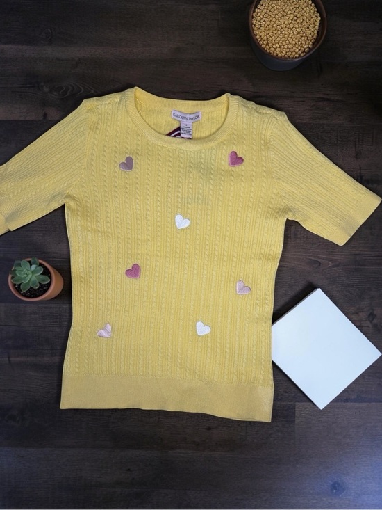 Carolyn Taylor Tops - Carolyn Taylor Yellow Heart Appliqué Cable Knit Top